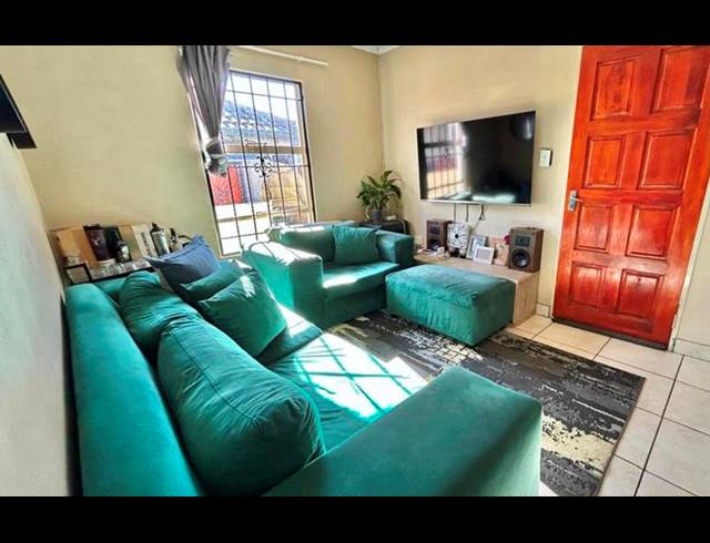 3 BEDROOM HOUSE FOR SALE IN RIVERSIDE VIEW EXT 35